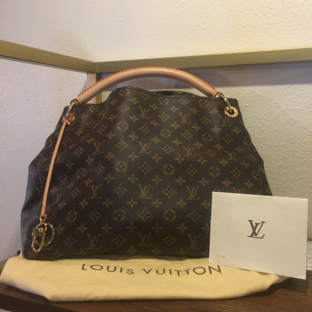 BRAND NEW Louis Vuitton Artsy MM shoulder handbag